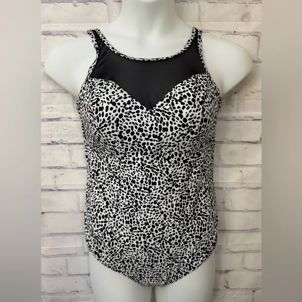 Torrid Size 1 Black White Mesh High Neck Wire Free One Piece Swimsuit Resortwear